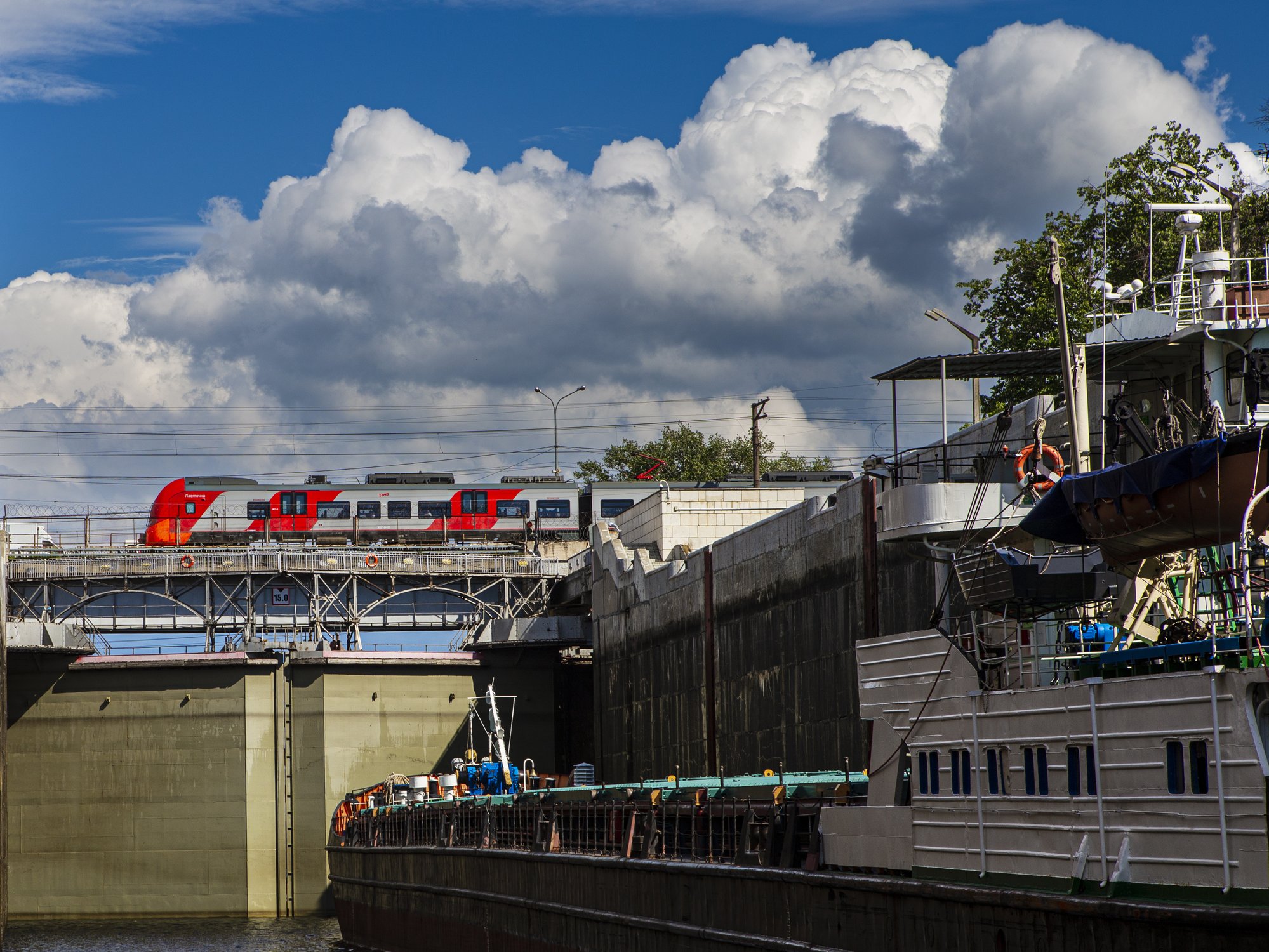 Между землёй и небом