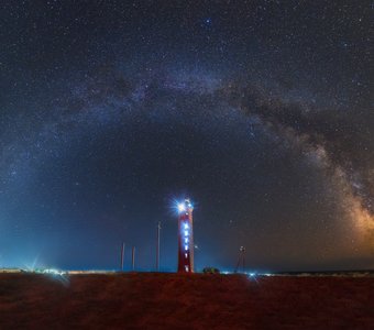 Петровский маяк ночью