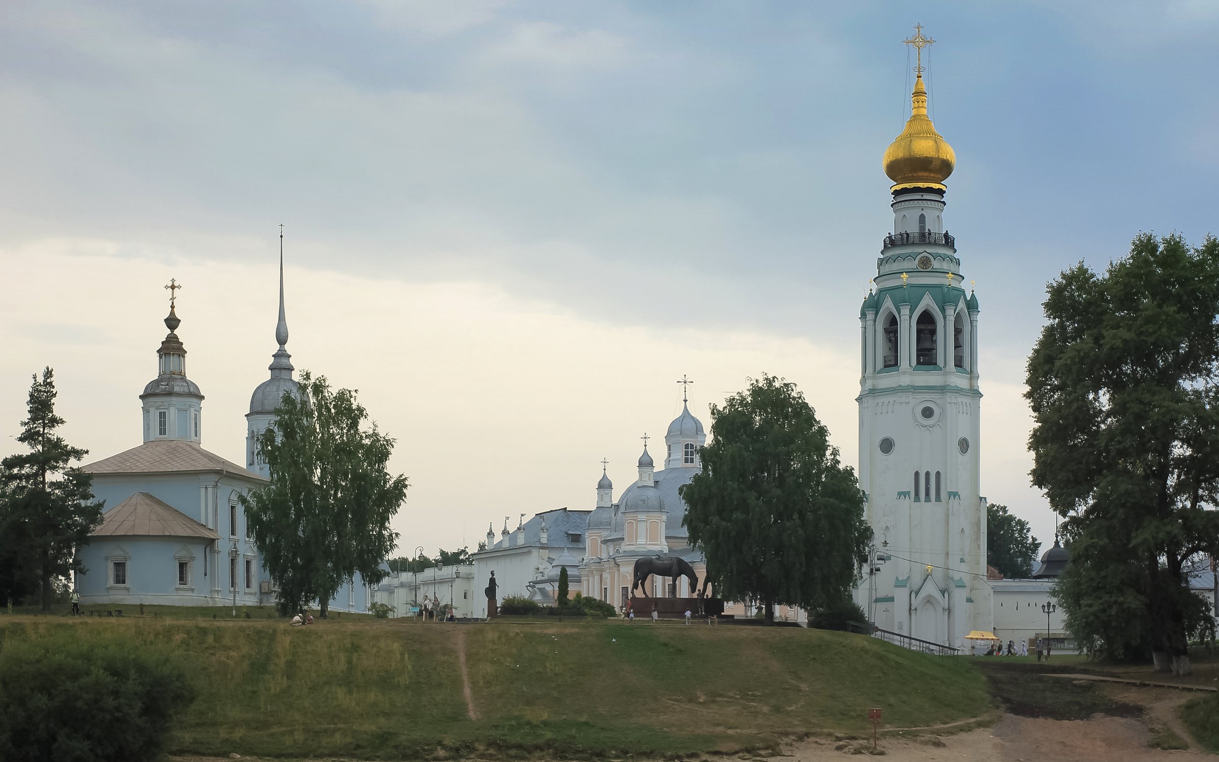 Ансамбль Вологодского кремля с колокольней Софийского собора и храмом Александра Невского