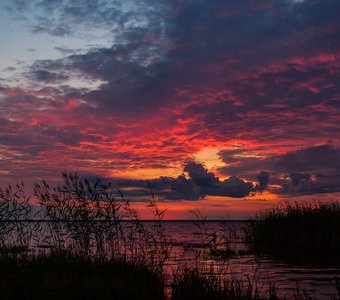 Рассвет на озере Кубенское