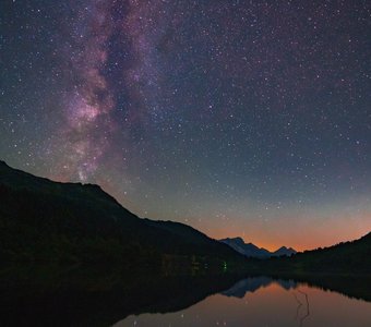 Звездная ночь на горном озере Кардывач