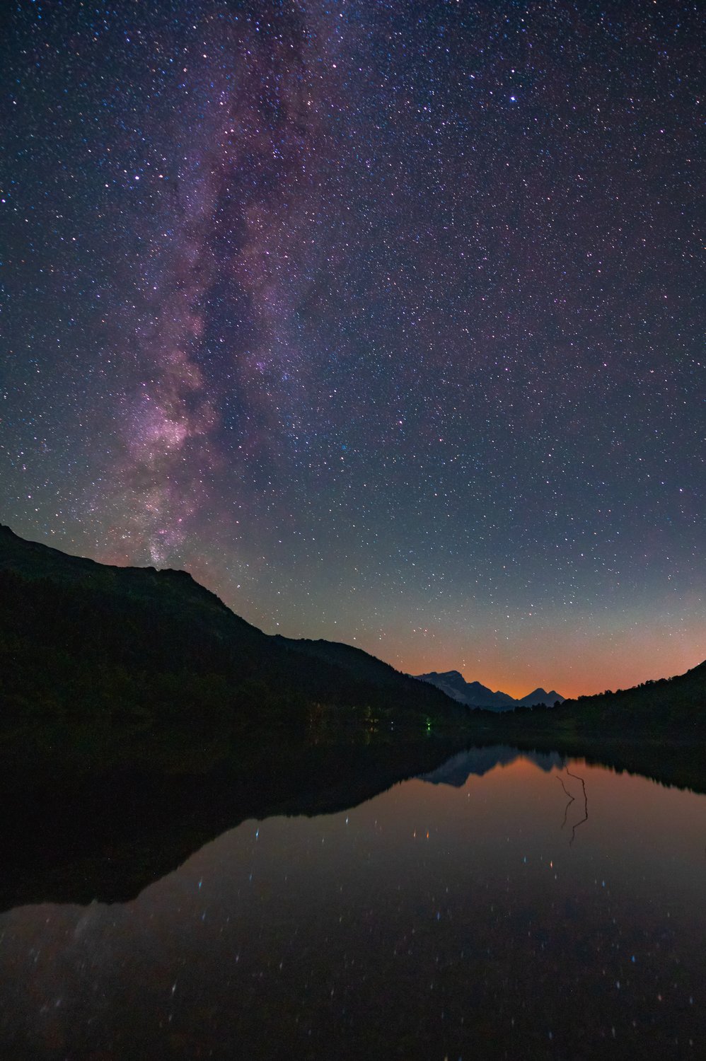 Звездная ночь на горном озере Кардывач