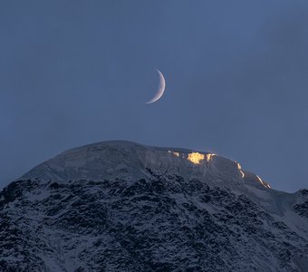 Месяц над Донгуз-Орун