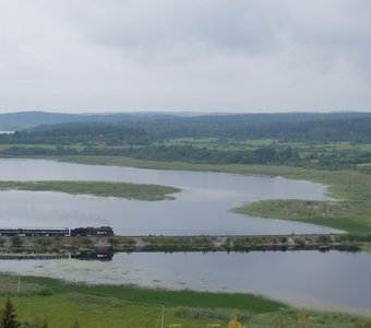 Паровоз несется вдаль