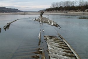 Из-за засухи на поверхности реки Миссури появился корабль, затонувший в 1870 году
