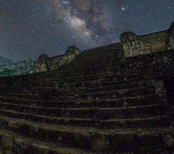 Ночь в обсерватории майя