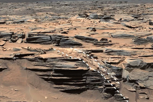 Марсианский кратер оказался забит драгоценными камнями. Там может быть жизнь?
