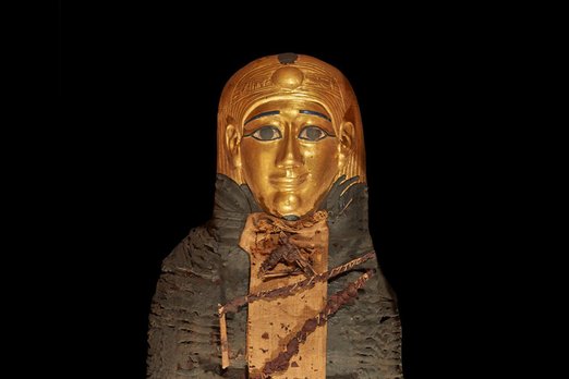 Археологи нашли в древнеегипетской мумии золотые амулеты