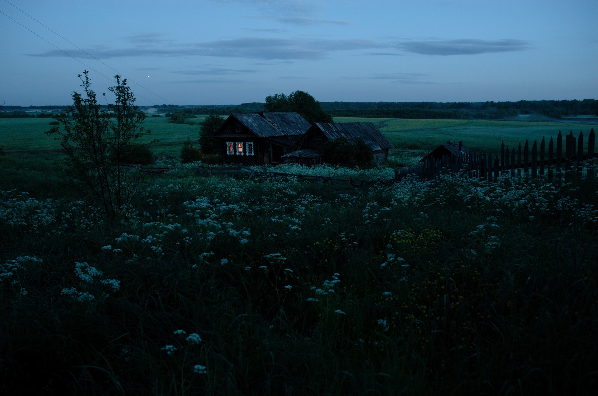 Ночь в деревне фото. Ночь в деревне. Вечер в деревне. Ночь деревня лето. Ночное поле в деревне.