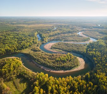 Крутые повороты осенней реки