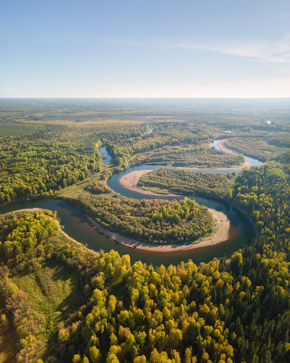 Крутые повороты осенней реки