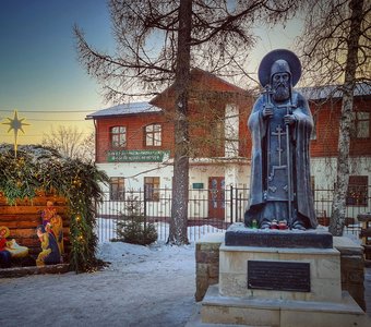 Памятник преподобному Корнилию Псково-Печерскому