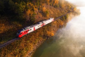 Поезда, леса и туманы: 6 железнодорожных маршрутов для осенней медитации
