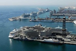 Барселона ужесточает правила для круизных лайнеров: их ссылают на окраину города