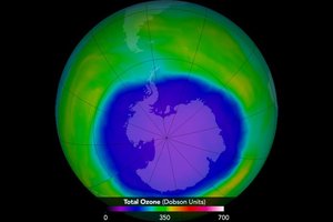 Озоновая дыра над Антарктидой достигла рекордных размеров