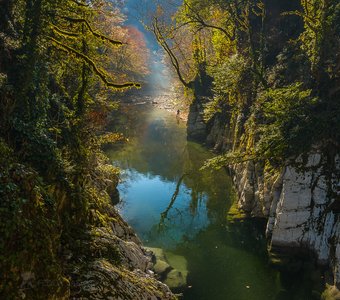 Река Хоста осенью