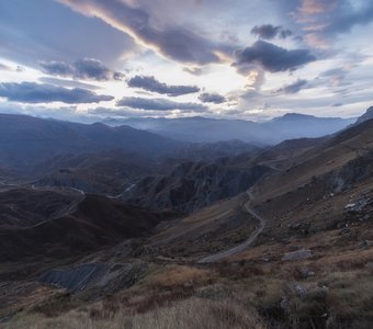 Кавказский хребет на закате