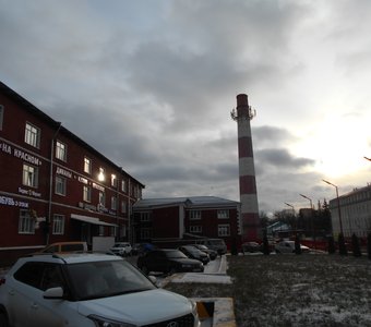 Около здания Фабрики Коншиных