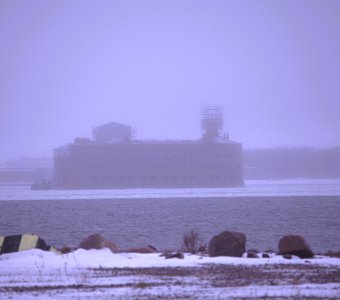 Форт в тумане Финского залива