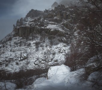 Снежный пух и каменные великаны