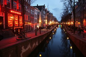 В Амстердаме запретили курение марихуаны в квартале красных фонарей