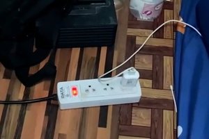 Мужчина умер от удара током, заснув рядом со смартфоном на зарядке