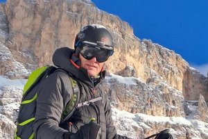 Альпинист выжил после того, как его погребло под лавиной на 20 часов в сильный мороз