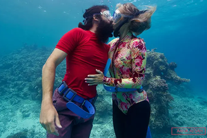 Фридайверы установили рекорд по длительности поцелуя под водой