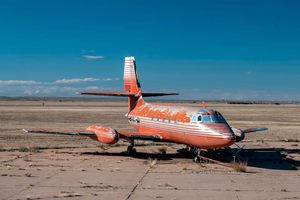 На аукционе продали частный самолет Элвиса Пресли. Он простоял в пустыне 40 лет