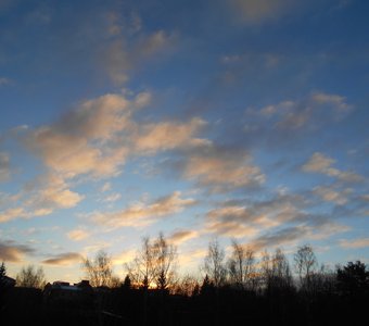 Небо и солнце в конце зимы