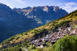 В Швейцарии платят более 50 тысяч франков за переезд в деревню