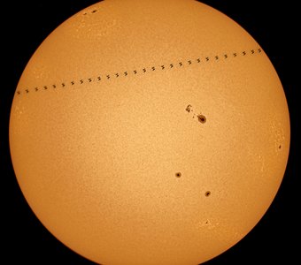 Транзит МКС по диску Солнца