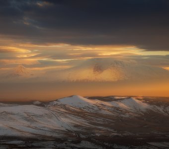 Закатная феерия с видом на Арарат. 2