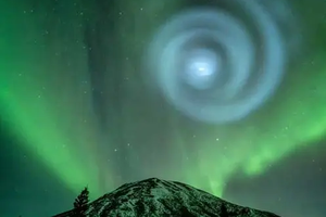В небе над Аляской вспыхнула гигантская спираль. Что это было?