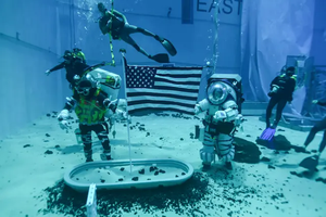 В NASA огромный бассейн превратили в копию Луны для тренировки астронавтов