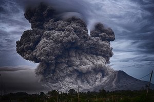 Извержение вулкана Хунга-Тонга нарушило спутниковую связь