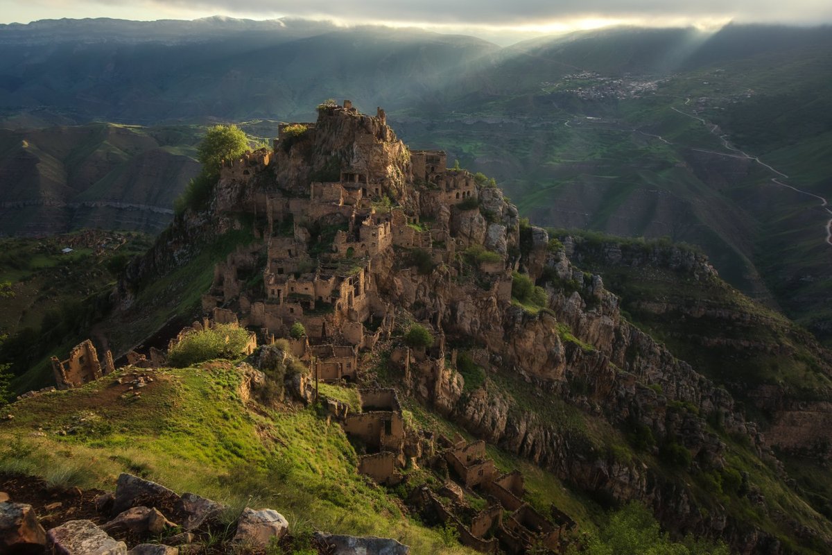 Заброшенное село в Дагестане Гамсутль