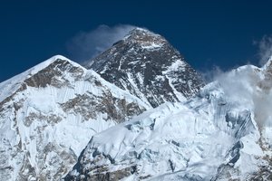 Ученые выяснили, почему Эверест издает ужасающие звуки по ночам