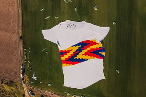 В Румынии сшили футболку длиной более 100 метров