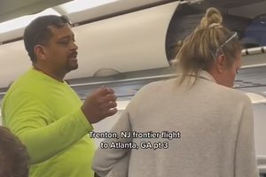 Женщину сняли с рейса – после голосования пассажиров