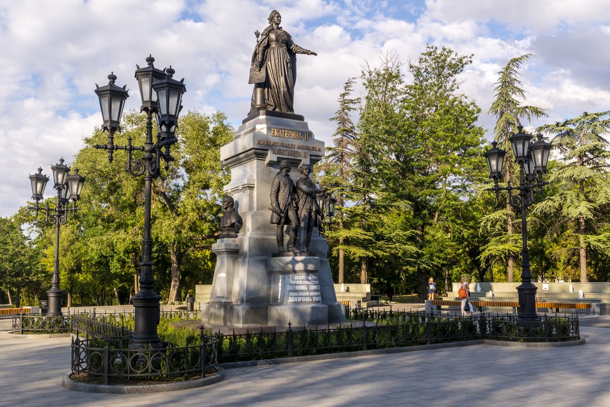 Памятник екатерине в москве