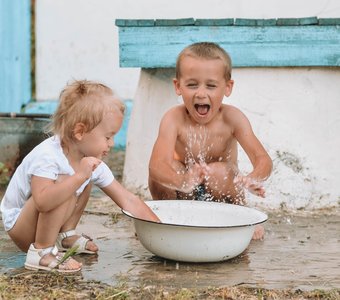 Вот моя деревня, вот мой край родной.