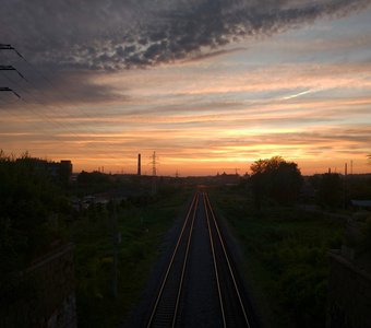 Железная дорога на закате.
