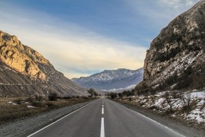 Степи, фьорды и горные храмы: в какие страны ехать за живописными автомобильными маршрутами