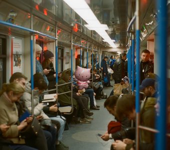 В вагоне метро. Москва