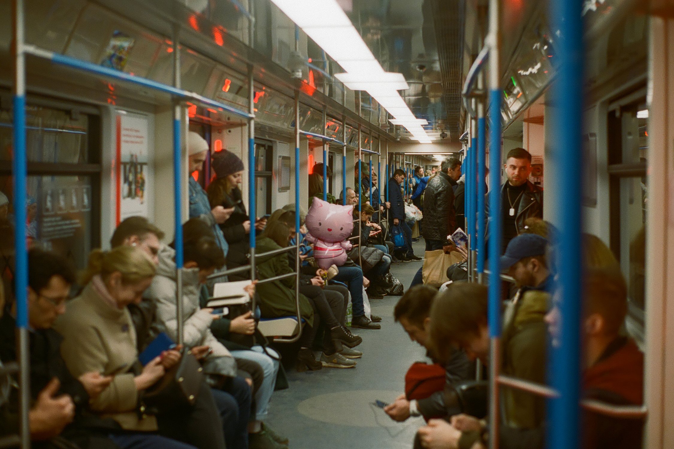 В вагоне метро. Москва