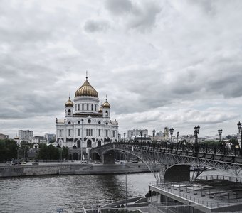 Патриарший мост - дорога к Храму