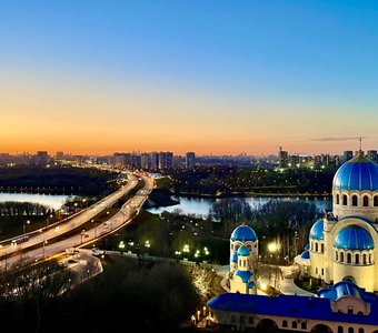 Вид из окна на Москву