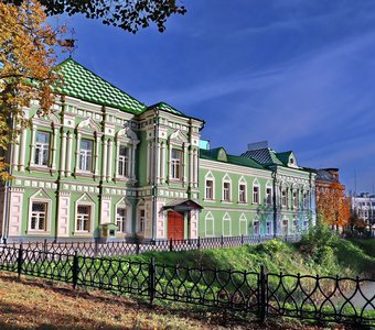 Шуя. Краеведческий музей возле бывшего рва Шуйского кремля