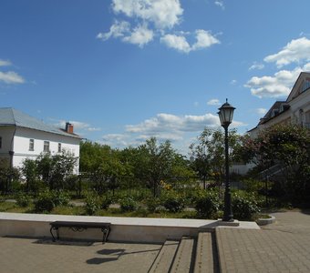 Дорожка в Монастыре